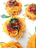 Nidos de espaguetis con longaniza fresca