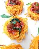 Nidos de espaguetis con longaniza fresca