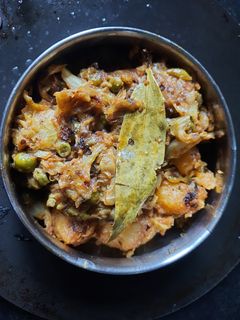 বাঁধাকপির ঘন্ট(Bandhakopir ghonto recipe in Bengali) রেসিপির প্রধান ছবি