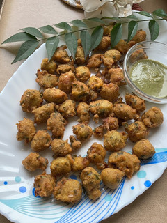 मूंग दाल पकोड़ी (moong dal pakodi recipe in Hindi) रेसिपी मुख्य फोटो