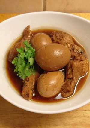 รูปของ ไข่พะโล้ปีกไก่บน By ครัวแม่ศรีเหลี่ยม