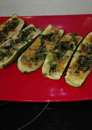 Una foto de Calabacines al horno con pan rallado y perejil