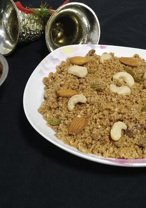 स्पेशल विंटर पंजीरी (Special winter panjiri recipe in hindi) रेसिपी मुख्य फोटो