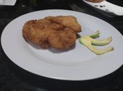 Una foto de filetes en tempura