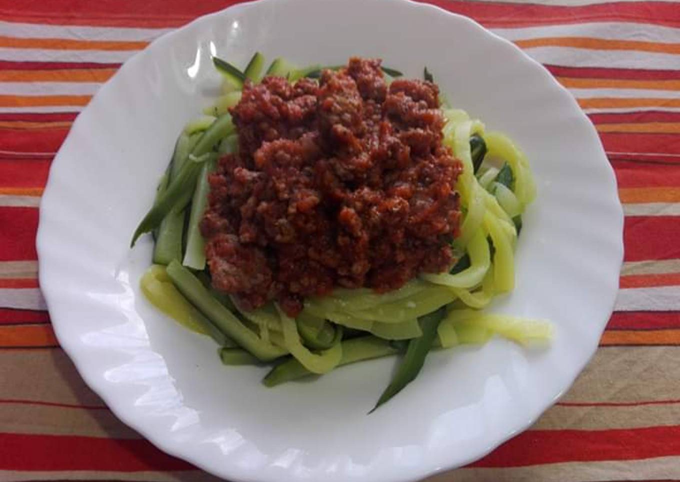 Tallarines de calabacín a la boloñesa