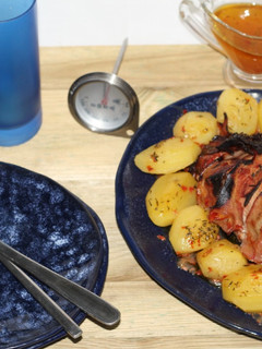 Foto de Ganso de vitela no forno com bacon e batatinhas
