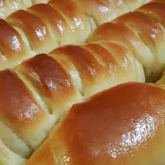 A picture of Roti manis (poolish method).