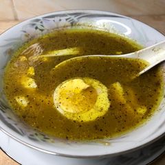 A picture of Chicken yakhni.