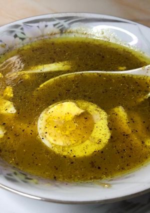 A picture of Chicken yakhni.