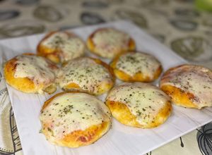 Una foto de Pizzetas con levadura seca