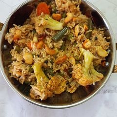 A picture of Veggies Pulao In Cooker.