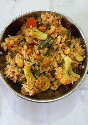 A picture of Veggies Pulao In Cooker.