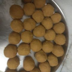 A picture of Besan Ladoo (Danedaar).