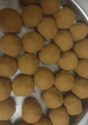 A picture of Besan Ladoo (Danedaar).