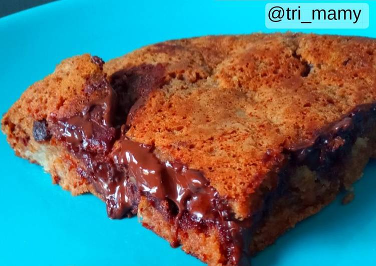 Bolo de alfarroba e banana de frigideira