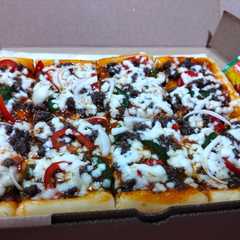 A picture of Pizza buatan ibu.