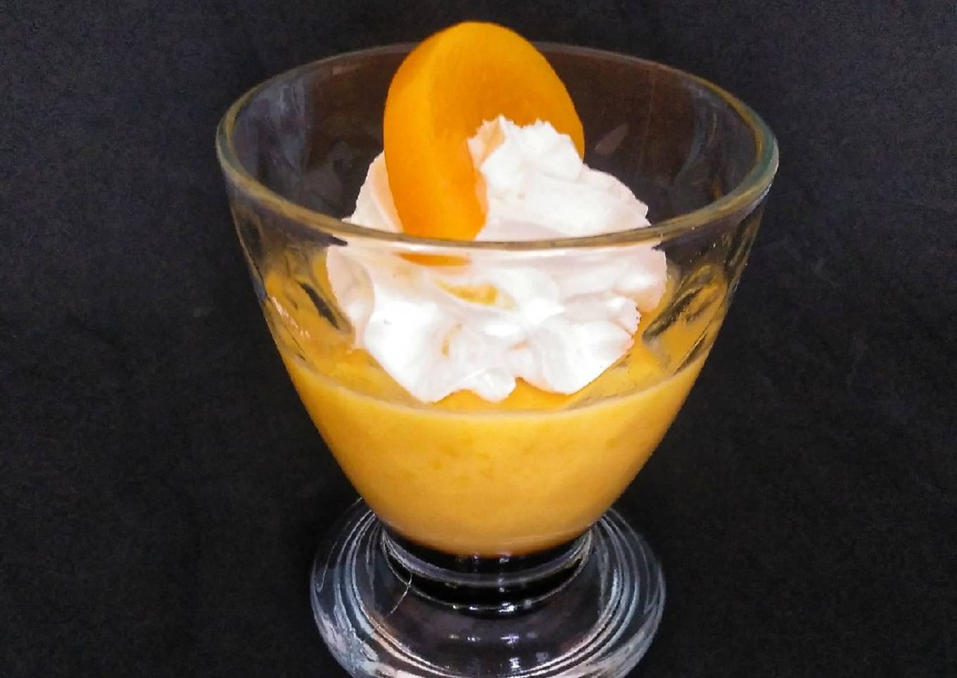 Postre de melocotón en conserva