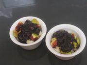 Una foto de postres con peras rápido