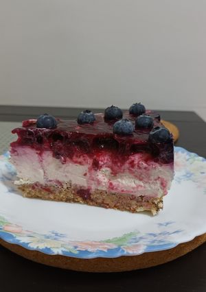 O poză a rețetei Cheesecake cu fructe de pădure.