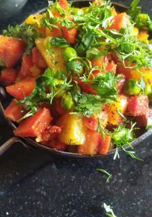 गाजर मटर की सब्जी (gajar matar ki sabzi recipe in Hindi) रेसिपी मुख्य फोटो