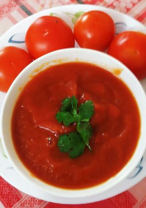 A picture of Hot & sweet tomato sauce.