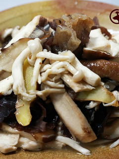【鹿窯菇事】素食鮮菇炒 的食譜成品照片