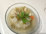 Caldo de pollo con verduras, arroz y garbanzos