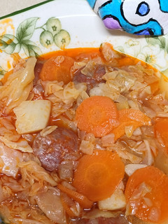 Una foto de Repollo cocido con patatas y chorizo