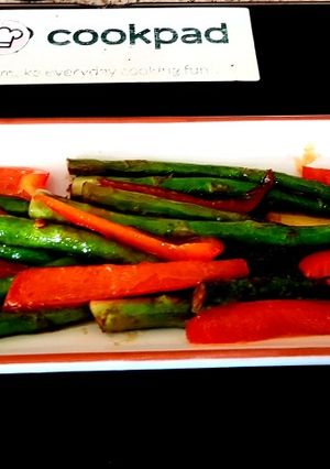 A picture of My Sweet chilli Aspargus with Sweet Pepper Starter 😁.