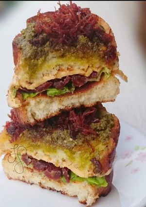 A picture of Scallop XO Sauce With Pesto And Sun Dried Tomato Sandwich.