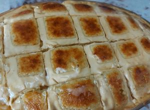 صورة لوصفة بسبوسة الكاروهات بالقشطة