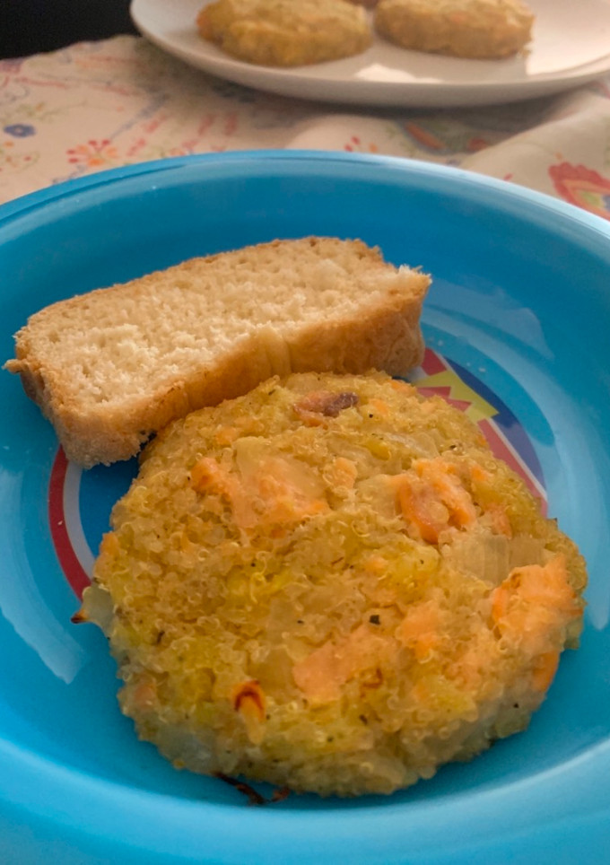 Una foto de Hamburguesas de quinoa y salmón BLW