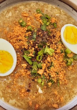 A picture of Lugaw (Filipino Rice Porridge).