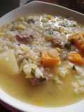 Sopa de carne con brócoli y arroz