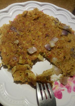 A picture of Noodles omelette.