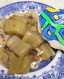 Cardo con pasas, champiñones y piñones