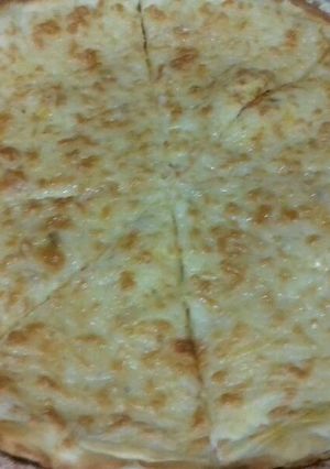 صورة لوصفة بيتزا مرغريتا(بالعجينة السحرية)😋