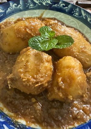 A picture of Dum aloo.