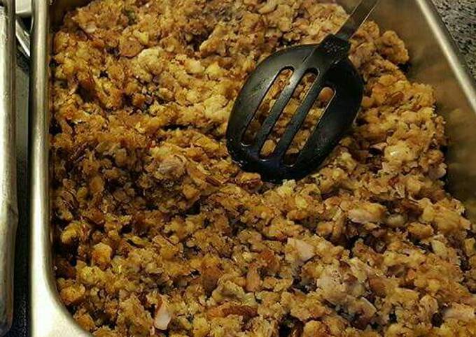 Brad's thanksgiving sausage pecan stuffing