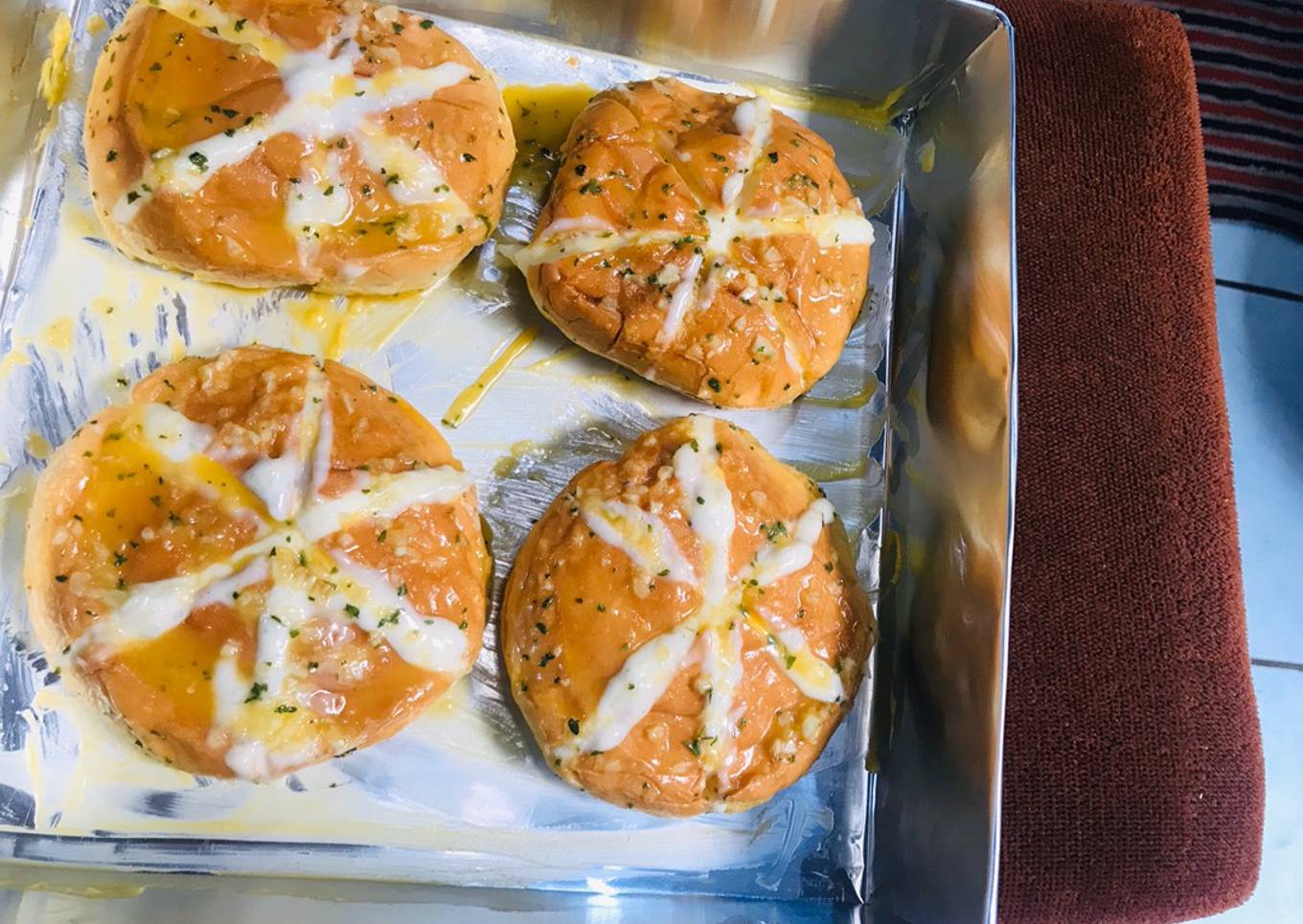 Korean garlic cheese bread (pakai burger bun)