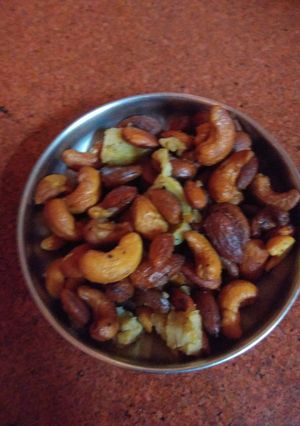 A picture of Dry fruit chat.
