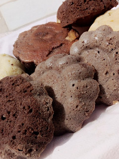 A picture of Vanilla and chocolate cake.