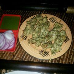 A picture of Reshmi kabab.