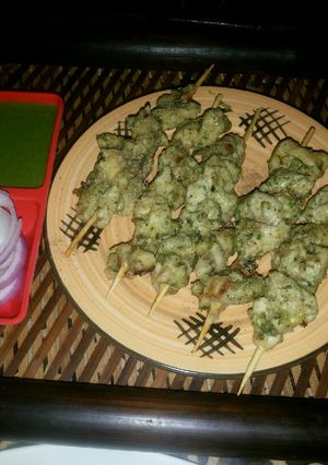 A picture of Reshmi kabab.