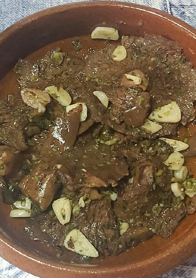 Una foto de Robellones con ajo y perejil