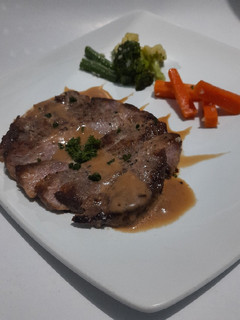 Foto resep Beef steak with brown sauce and sauted vegetable