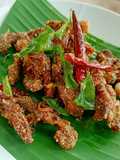หมูคลุกฝุ่น (ลาบทอด)