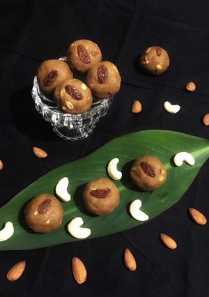 A picture of Wheat Flour Ladoo.