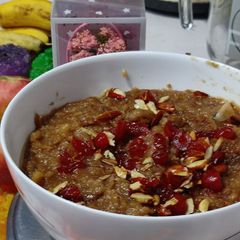 A picture of Roti Apple gulab cake.