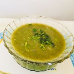 A picture of Green peas soup.
